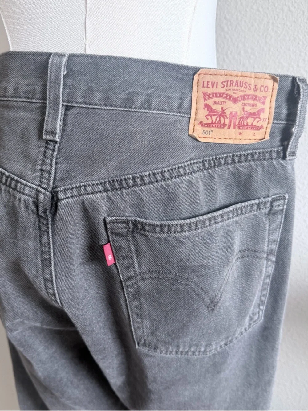 Levi's Men's Washed Charcoal Relaxed‎ Jeans